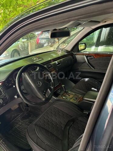 Mercedes E 270-6