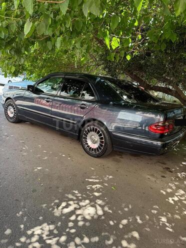 Mercedes E 270-5