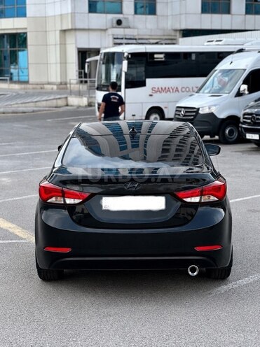 Hyundai Elantra-2
