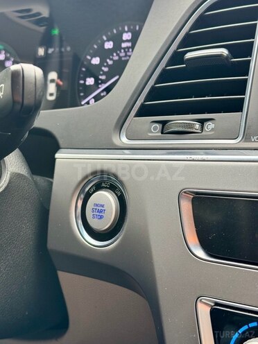 Hyundai Sonata-12