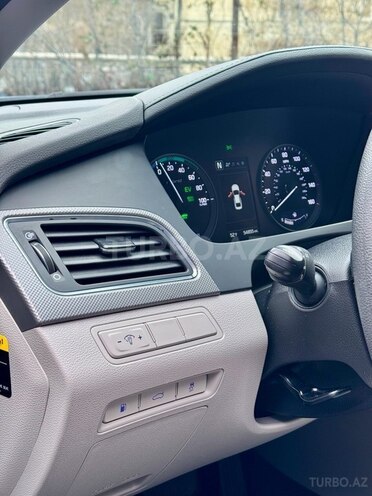 Hyundai Sonata-15