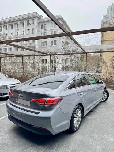 Hyundai Sonata-5