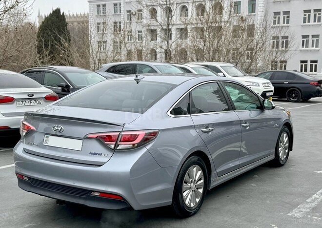 Hyundai Sonata-2