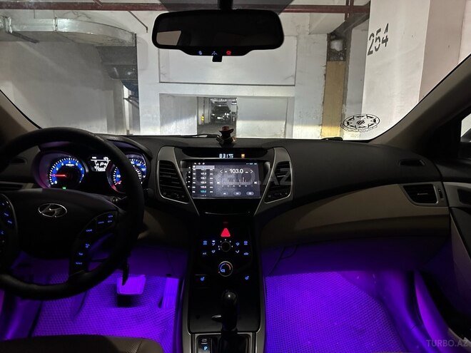 Hyundai Elantra-3
