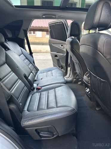 Kia Sorento-19