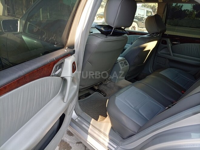 Mercedes E 320-11