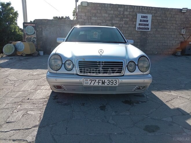 Mercedes E 320-1