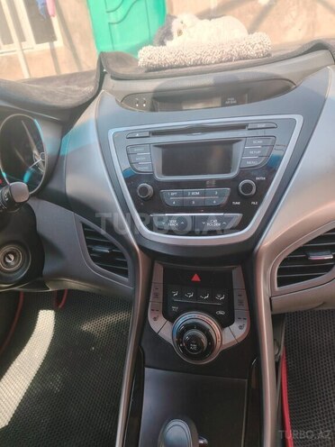 Hyundai Elantra-4