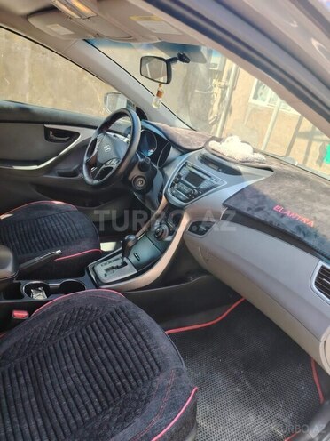Hyundai Elantra-3