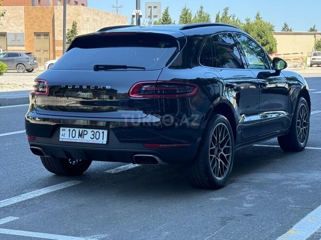 Porsche Macan-4
