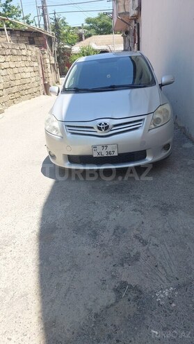 Toyota Auris-1
