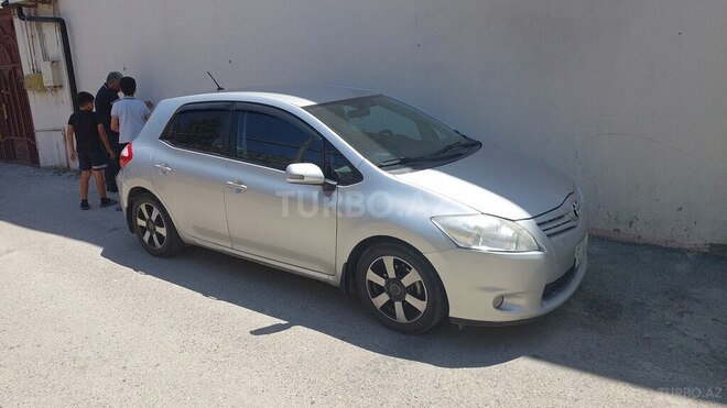 Toyota Auris-2