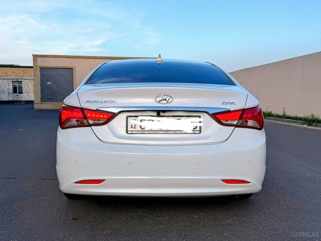 Hyundai Sonata-2