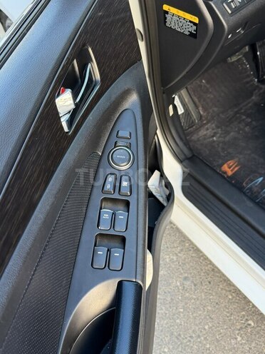 Hyundai Sonata-12