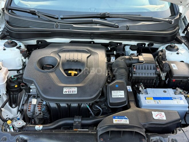 Hyundai Sonata-14