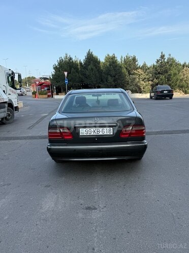 Mercedes E 240-2
