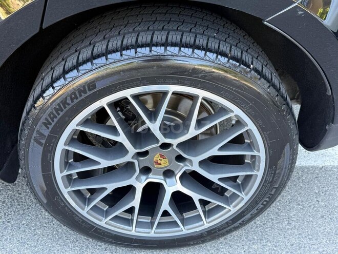 Porsche Macan-12