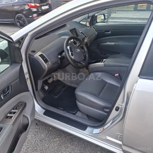 Toyota Prius-5