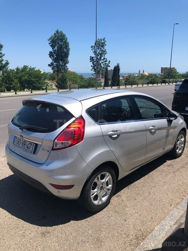 Ford Fiesta-4