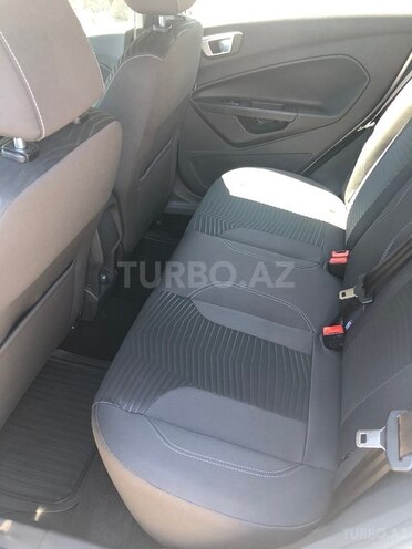 Ford Fiesta-7
