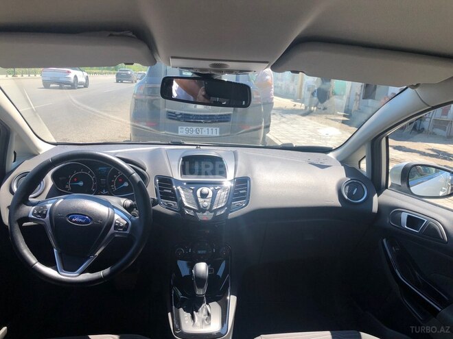 Ford Fiesta-9