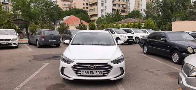 Hyundai Elantra-1