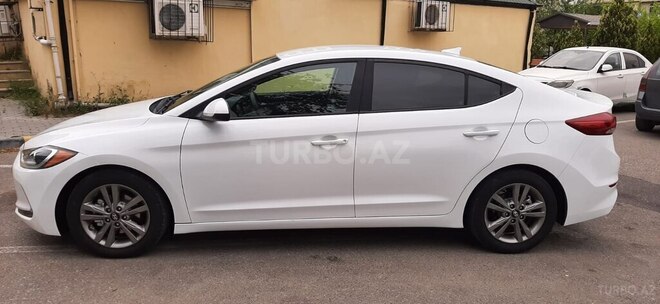 Hyundai Elantra-5