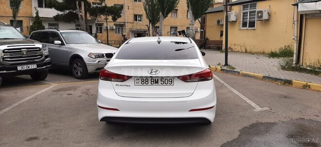 Hyundai Elantra-3