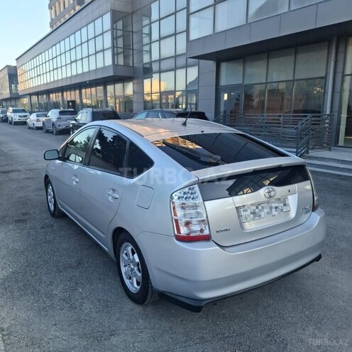 Toyota Prius-12