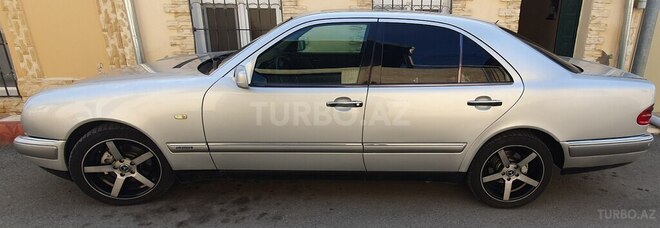 Mercedes E 290-2