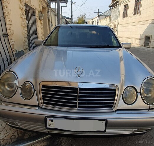Mercedes E 290-1