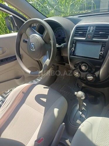Nissan March-9