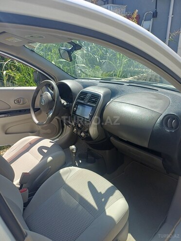 Nissan March-10