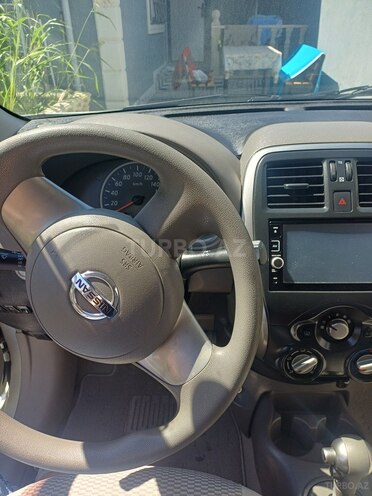 Nissan March-8