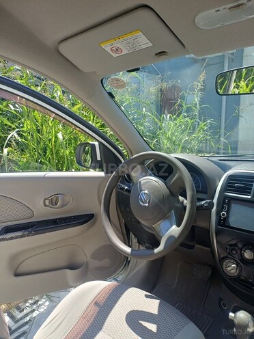 Nissan March-11