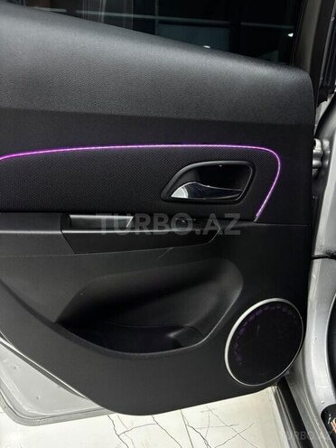 Chevrolet Cruze-13