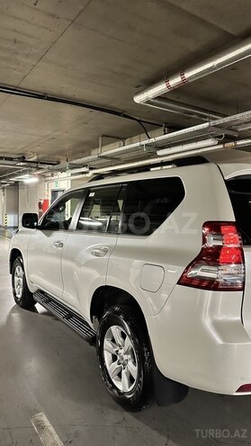 Toyota Land Cruiser Prado-5