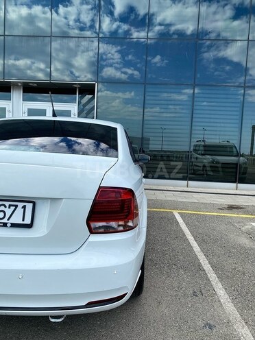 Volkswagen Polo-6