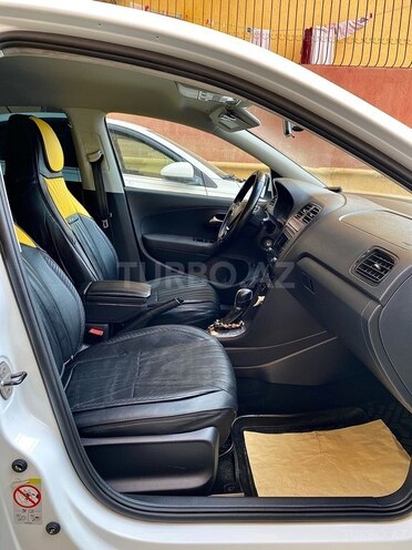 Volkswagen Polo-14