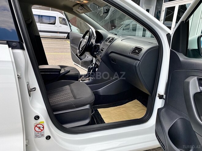 Volkswagen Polo-11