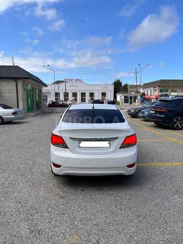 Hyundai Accent-2