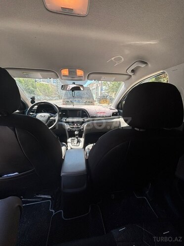 Hyundai Elantra-2