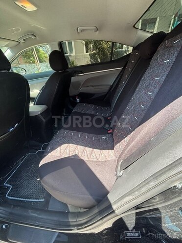 Hyundai Elantra-3