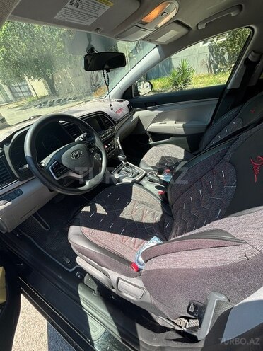 Hyundai Elantra-4