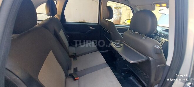 Opel Meriva-12