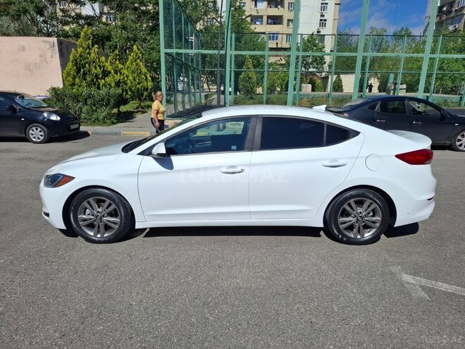 Hyundai Elantra-8
