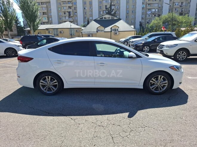 Hyundai Elantra-9