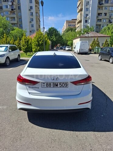 Hyundai Elantra-11