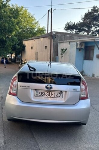 Toyota Prius-2