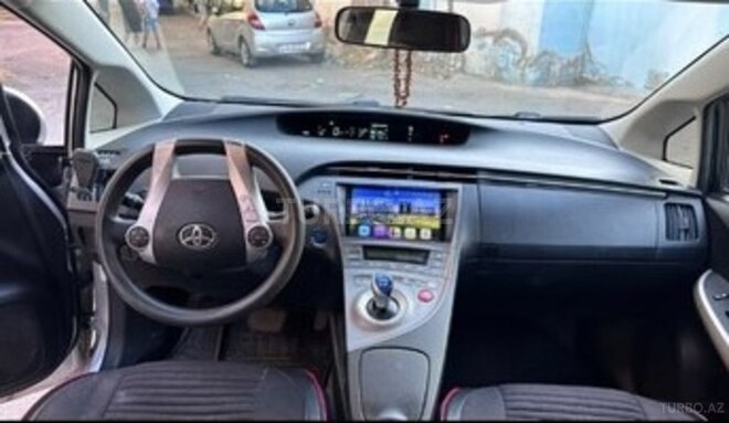 Toyota Prius-3